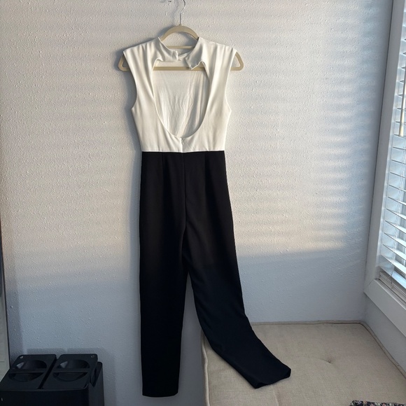 NWT HUTCH Anthropologie Black & White Open Back Jumpsuit - Size 0 - Picture 3 of 11